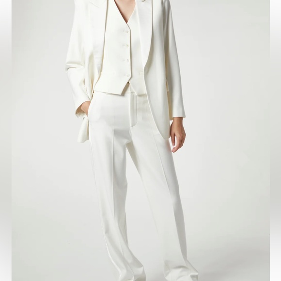 Saint Art NY 3 PIECE WHITE TUXEDO
M - Picture 3 of 14